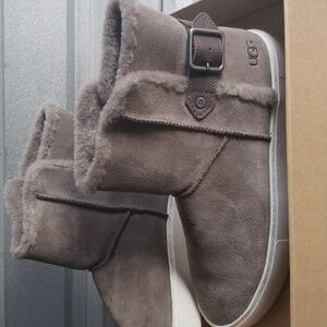 UGG Wiakia Grey Suede Boot womens sz 10 in box